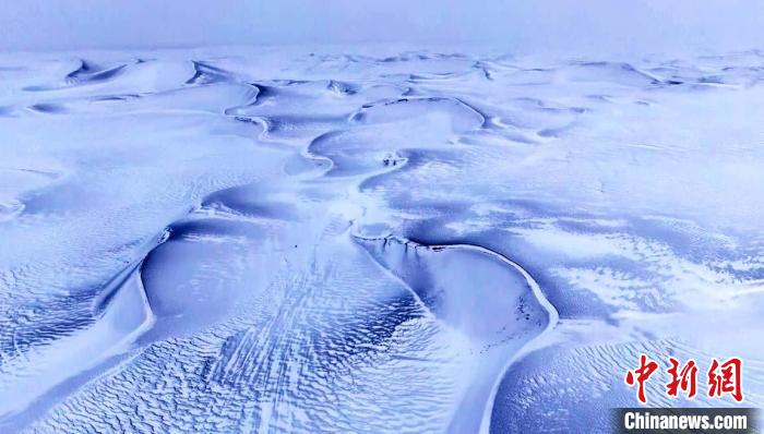 “死亡之海”变“雪海”，塔克拉玛干沙漠为何连年冬季迎降雪？