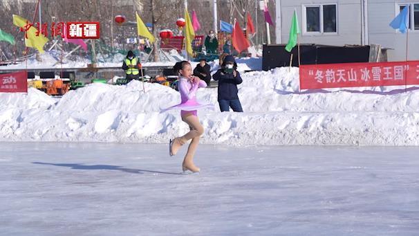 烏魯木齊花樣滑冰表演賽開賽 演繹冰上芭蕾