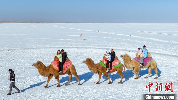 (新春走基层）新疆博湖：赏冰乐雪过大年