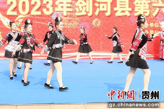 非遗舞蹈庆新年：贵州剑河举行木鼓舞、芦笙舞比赛