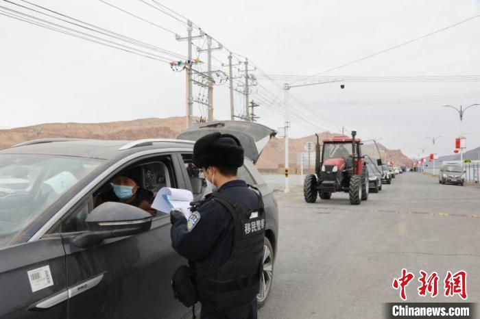 新疆伊尔克什坦口岸实现开门红 今年1月出口车辆逾800辆