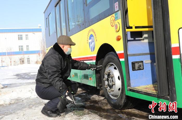 （新春走基層）公交司機艾孜孜·哈生：連續11年春節都“在路上”