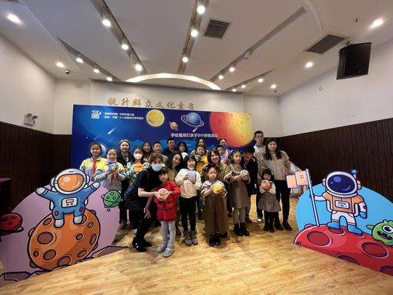 孩子们展示作品 天津市群艺馆供图