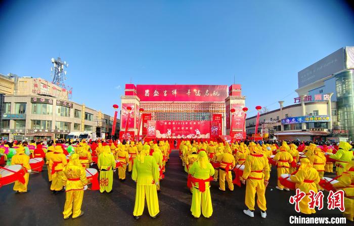 （新春走基層）新疆昌吉逾5000民眾耍社火迎佳節