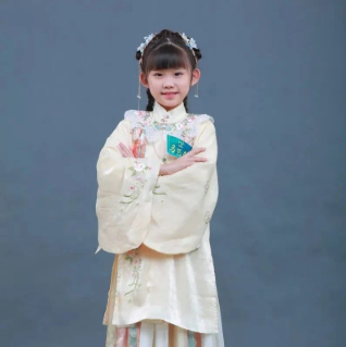 優秀！新疆8歲小姑娘登上《中國詩詞大會》