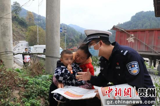 “万警进万家”，交通安全送到家