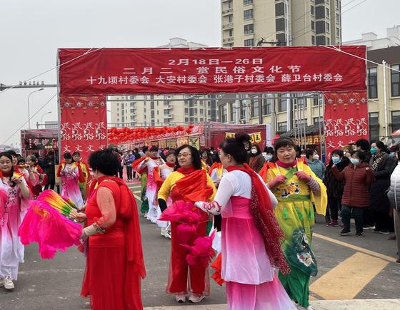 2月18日，四村联合举办的“魅力滨城 美丽中塘 民俗文化节”开幕。庞喻文 摄