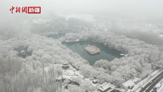 新疆乌什县：春雪装点城市 雪景美不胜收