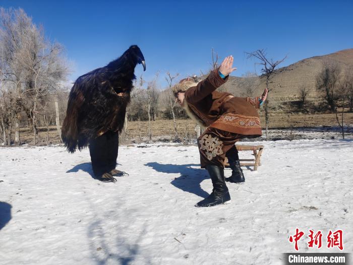 新疆哈薩克族鷹舞 藏著怎樣的人與自然和諧相處之道？