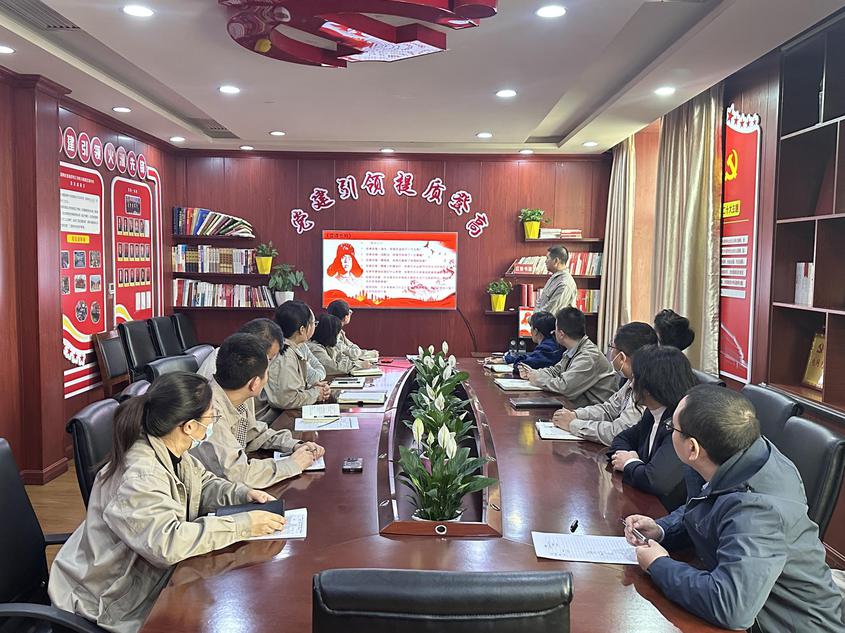 3月1日，国网吐鲁番供电公司电力调度控制中心职工开展学雷锋道德讲堂活动。