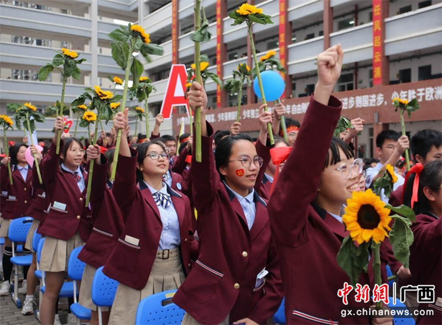 广西中学生花样备战中考 教师出招解压