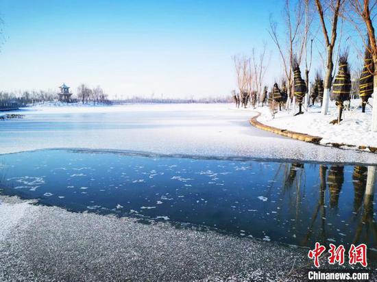 冬日美丽的可克达拉市朱雀湖。（资料图） 新疆兵团第四师可克达拉市融媒体中心供图
