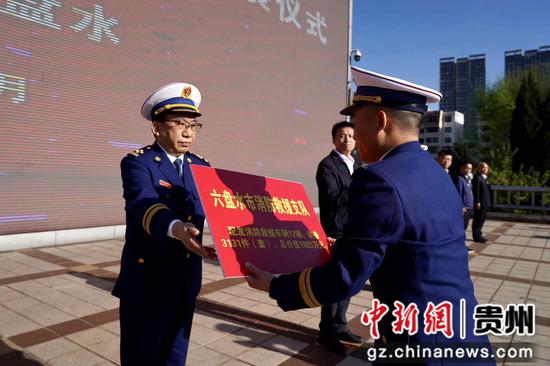 李勇总队长出席全省消防救援车辆装备列装仪式