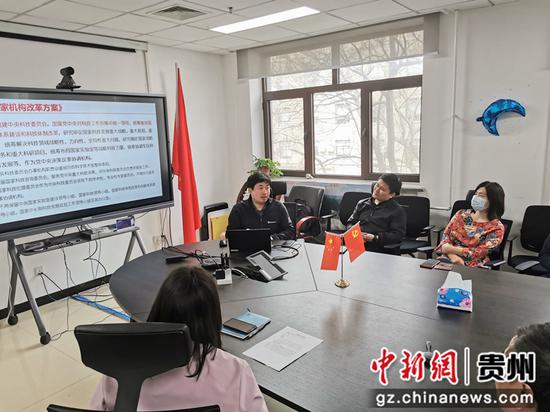 3月23日，姜鹏在中科院条财局传达两会精神、作主题报告   贵州射电天文台供图
