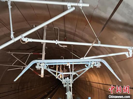 图为冷滑试验(受电弓)。 牛腾飞 摄 图为冷滑试验(受电弓)。 牛腾飞 摄