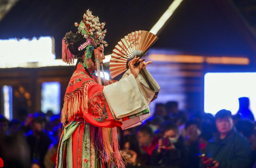 首屆新疆文化藝術節群眾性文化活動展演在新疆國際大巴扎舉行