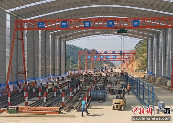 图为钢筋加工厂照片 中建八局二公司供图