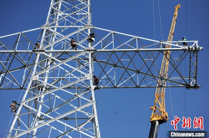 電力行業如何服務新疆“八大產業集群”建設？