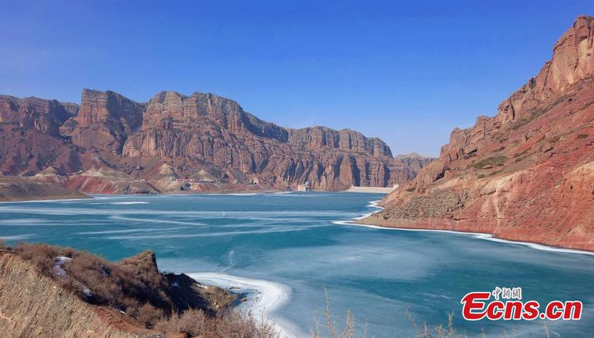 Magnificent landscape of melting Kenswat Lake in Xinjiang