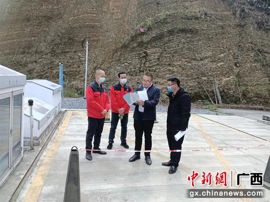 百色工投集团副总裁唐卫国到中油田东石化公司进行安全生产检查。 百色工投集团副总裁唐卫国到中油田东石化公司进行安全生产检查。