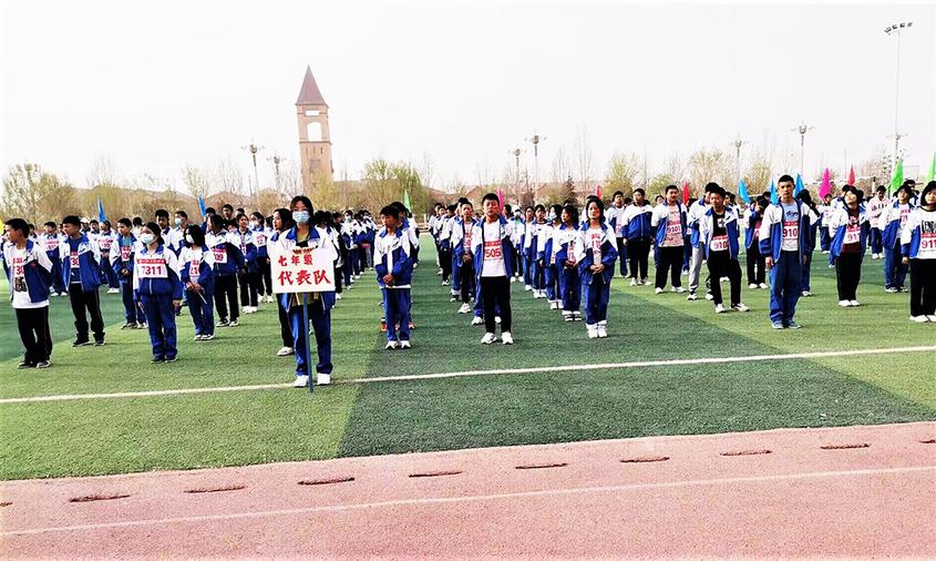 一师三团中学举办第23届中小学生田径运动会