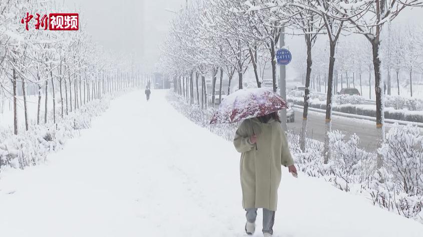 新疆阿勒泰市出現強降雪天氣