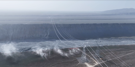 4月10日，伊犁—博州—乌苏—凤凰Ⅱ回750千伏输电线路工程成功跨越独山子大峡谷。（马元 摄）