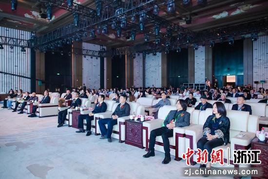 第十五届国际时尚色彩大会在有着近千年的古色古香的濮院时尚古镇举行 主办方供图