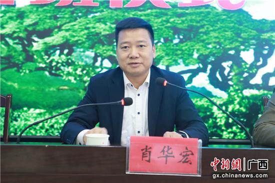 肖华宏在开班仪式上讲话。颜莉莉 摄 肖华宏在开班仪式上讲话。颜莉莉 摄