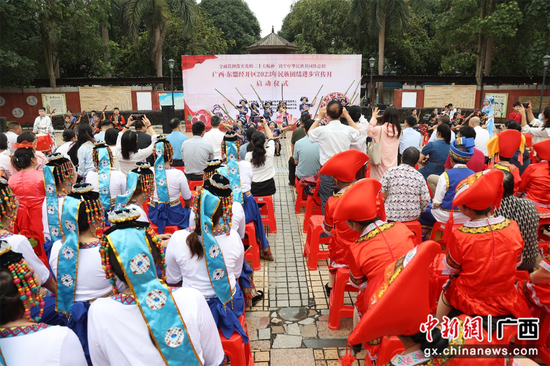 民族团结进步宣传月启动仪式现场 潘志安摄
