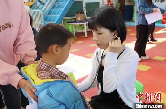 上海九三学社赴贵州威宁开展儿童先心病筛查