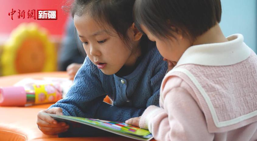 新疆吉木乃：亲子阅读 陪伴孩子共成长