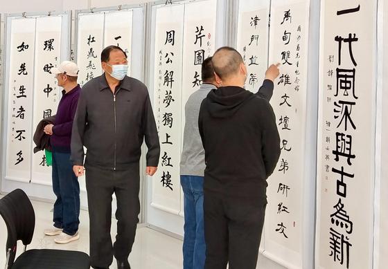 纪念周汝昌先生诞辰105周年书画展现场。天津市楹联学会供图