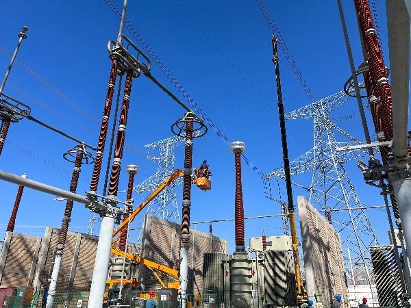 新疆年内首个超高压电网工程建成投运 乌昌地区网架结构更加完善