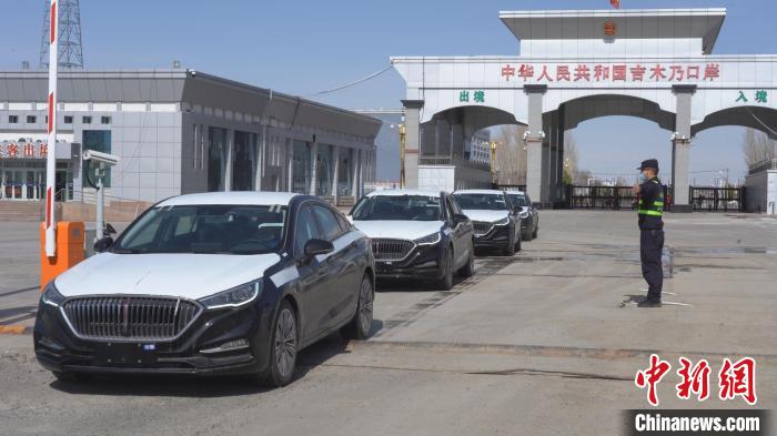 新疆吉木乃口岸進出口車輛突破10000輛