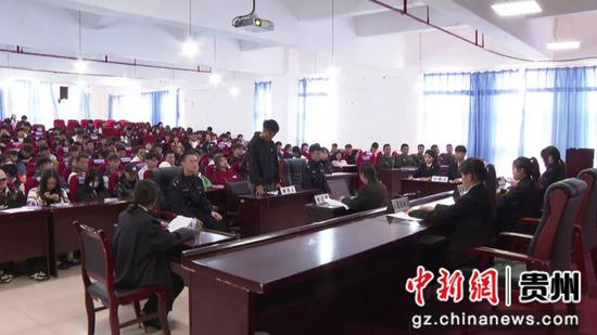 威宁县人民法院到贵州工贸职业学院开展模拟庭审进校园活动