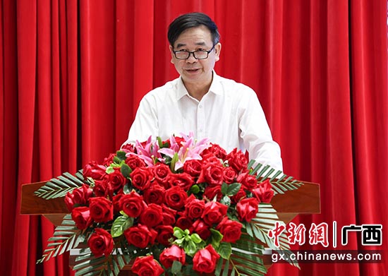 广西电力职业技术学院党委书记唐春生致辞。