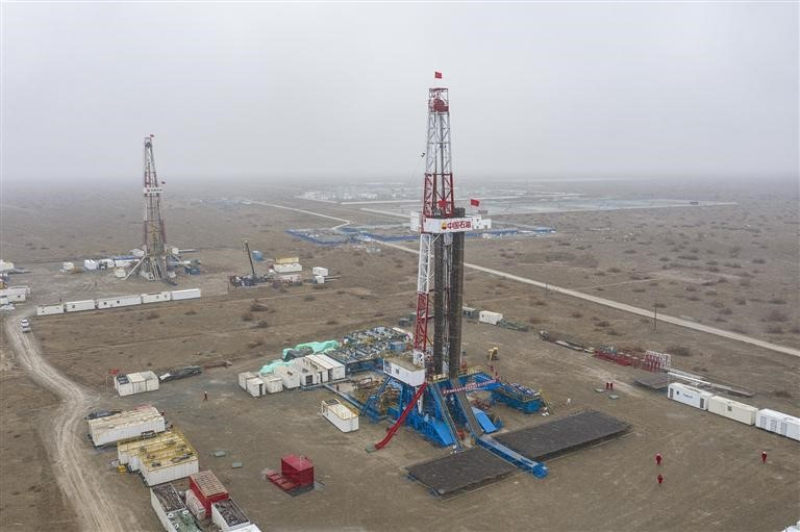 新疆油田公司吉慶油田作業區59號平臺，兩口頁巖油水平井同時開鉆。