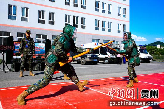 图为刺杀对抗比武竞赛。 图为刺杀对抗比武竞赛。