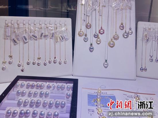 珍珠首饰 项菁 摄