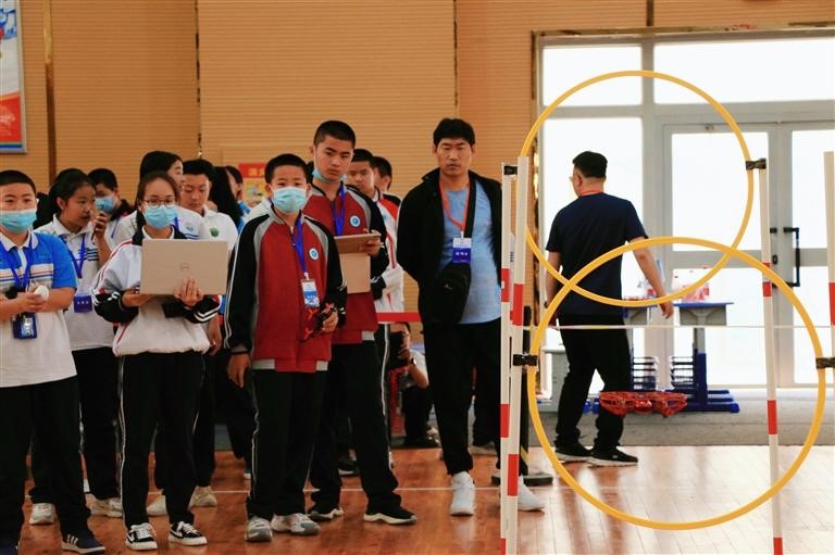 新疆昌吉州举办首届青少年科技节