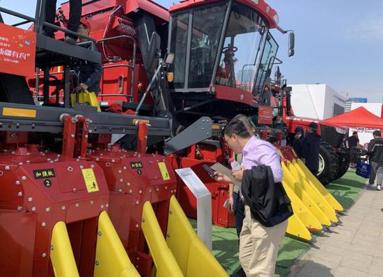 赋能农业现代化 2023新疆农业机械博览会开幕