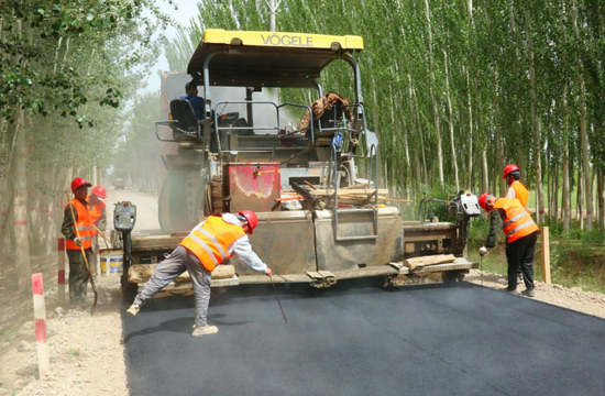 新疆库车：建设农村产业道路 助力乡村全面振兴