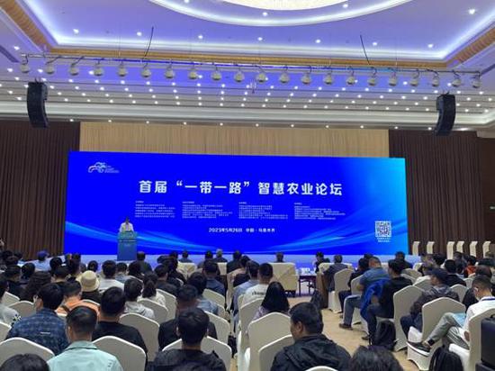 首届“一带一路”智慧农业论坛在新疆国际会展中心召开。崔明明 摄