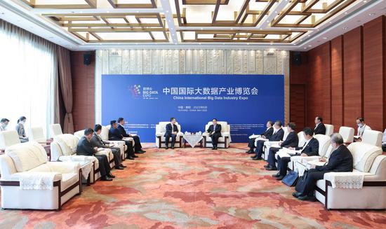 徐麟在贵阳会见来黔出席2023中国国际大数据产业博览会的华为技术有限公司常务董事、华为云CEO张平安一行。