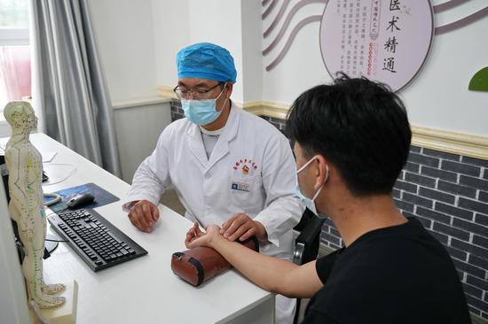 中药熏蒸床怎么用若羌：打造基层中医药“新阵地” 群众看病有了“新选择”_https://www.jmylbn.com_新闻资讯_第3张