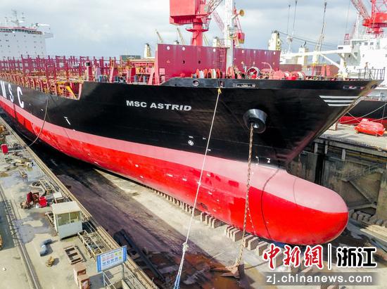 浙能集团为瑞士MSC航运公司ASTRID号集装箱货轮进行脱硫改造。  蒋振超 供图