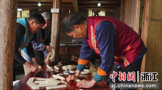 在文化礼堂开展古法打年糕迎新年活动 北山镇人民政府供图