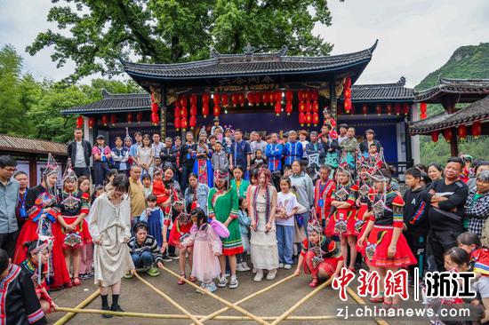 “三月三”畲族文化节吸引游客参与 北山镇人民政府供图