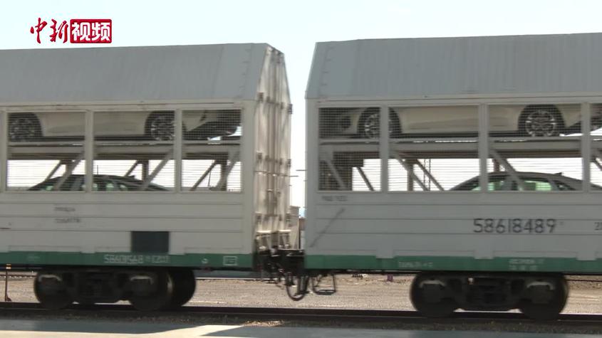 新疆阿拉山口首次以寬軌“籠車”裝車出口